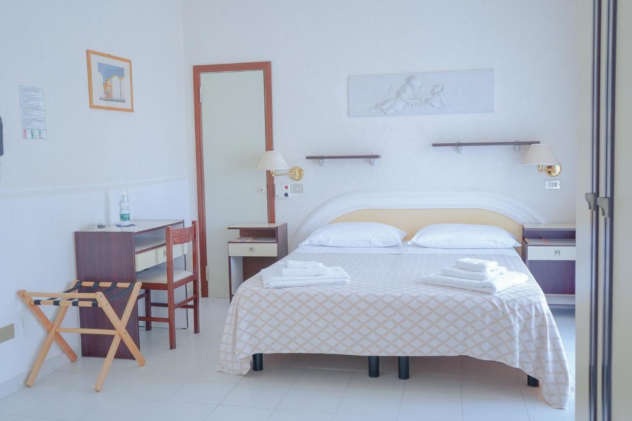 Hotel Continental Cattolica Ngoại thất bức ảnh